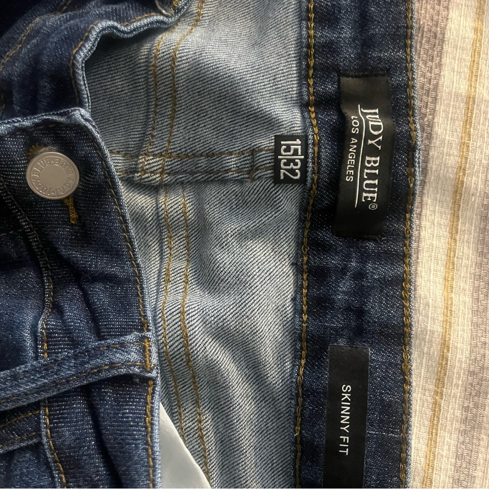 Judy Blue Distressed Jeans Size 15/32